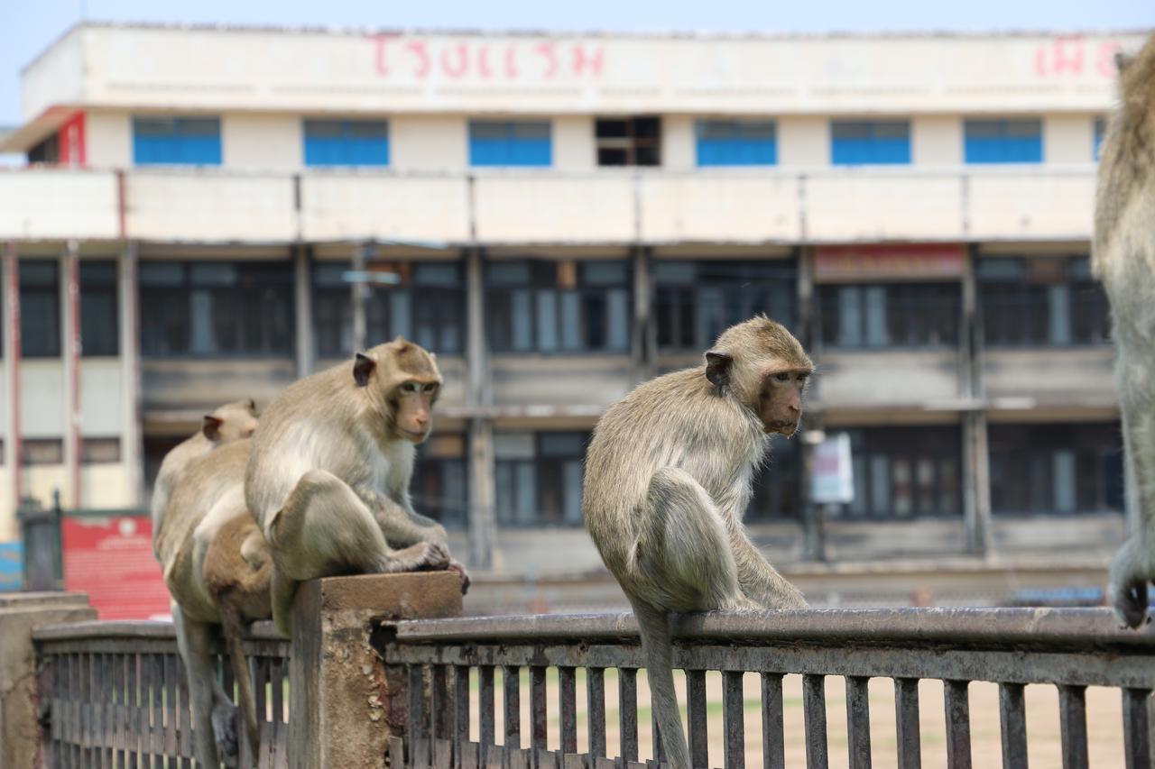 Nett Hotel Lop Buri エクステリア 写真